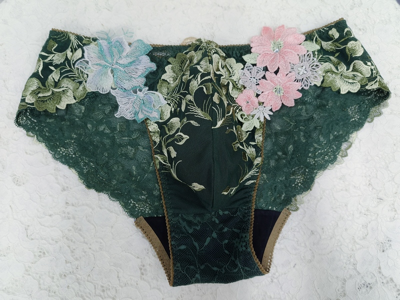 Original High-End Men's Underwear with Intricate Water-Soluble Embroidery, Japanese-Style Lace, Sexy Leg Ring, Pure Desire Briefs Original High-End Men's Underwear with Intricate Water-Soluble Embroidery, Japanese-Style Lace, Sexy Leg Ring, Pure Desire Briefs