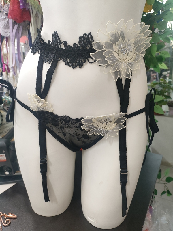 Original Secret Garden Garter Belt for Women, Heavy Embroidery, Sexy High-End Leg Ring, Luxurious Stockings, Non-Slip Clip