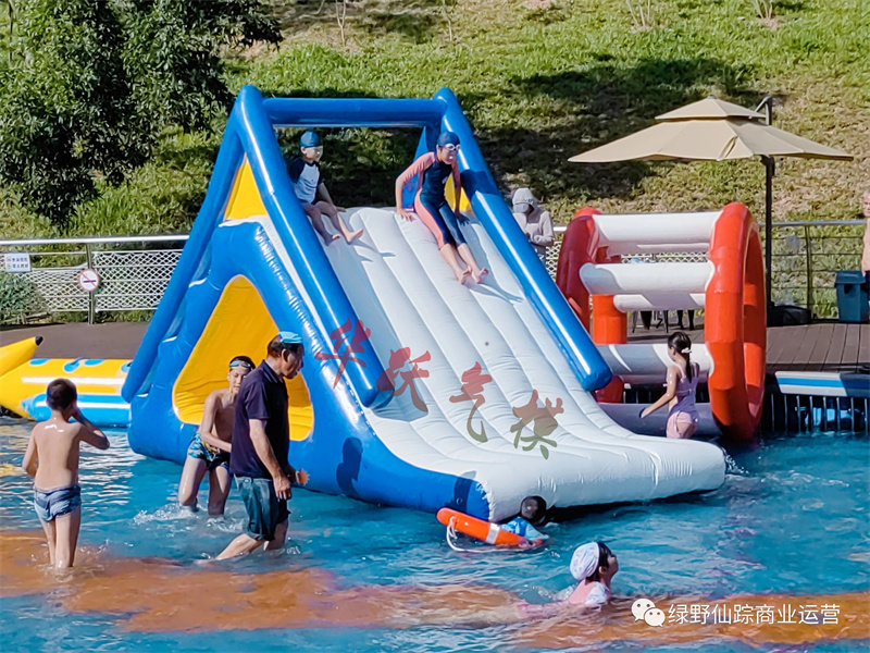 Надувной водный аттракцион-горка Alindee Huayue-5849