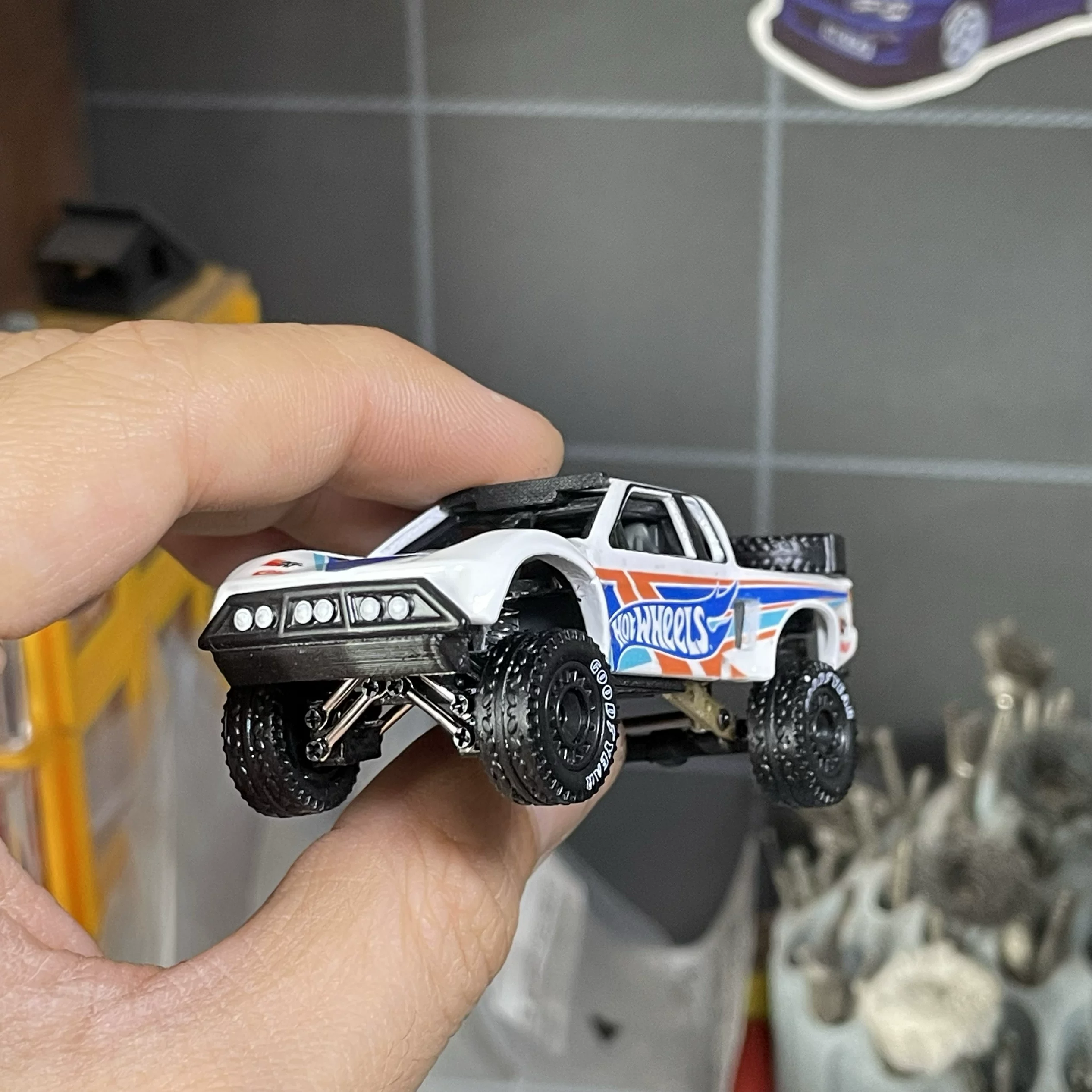 Горячие колеса, грузовик, модифицированный внедорожник, масштаб 1:64