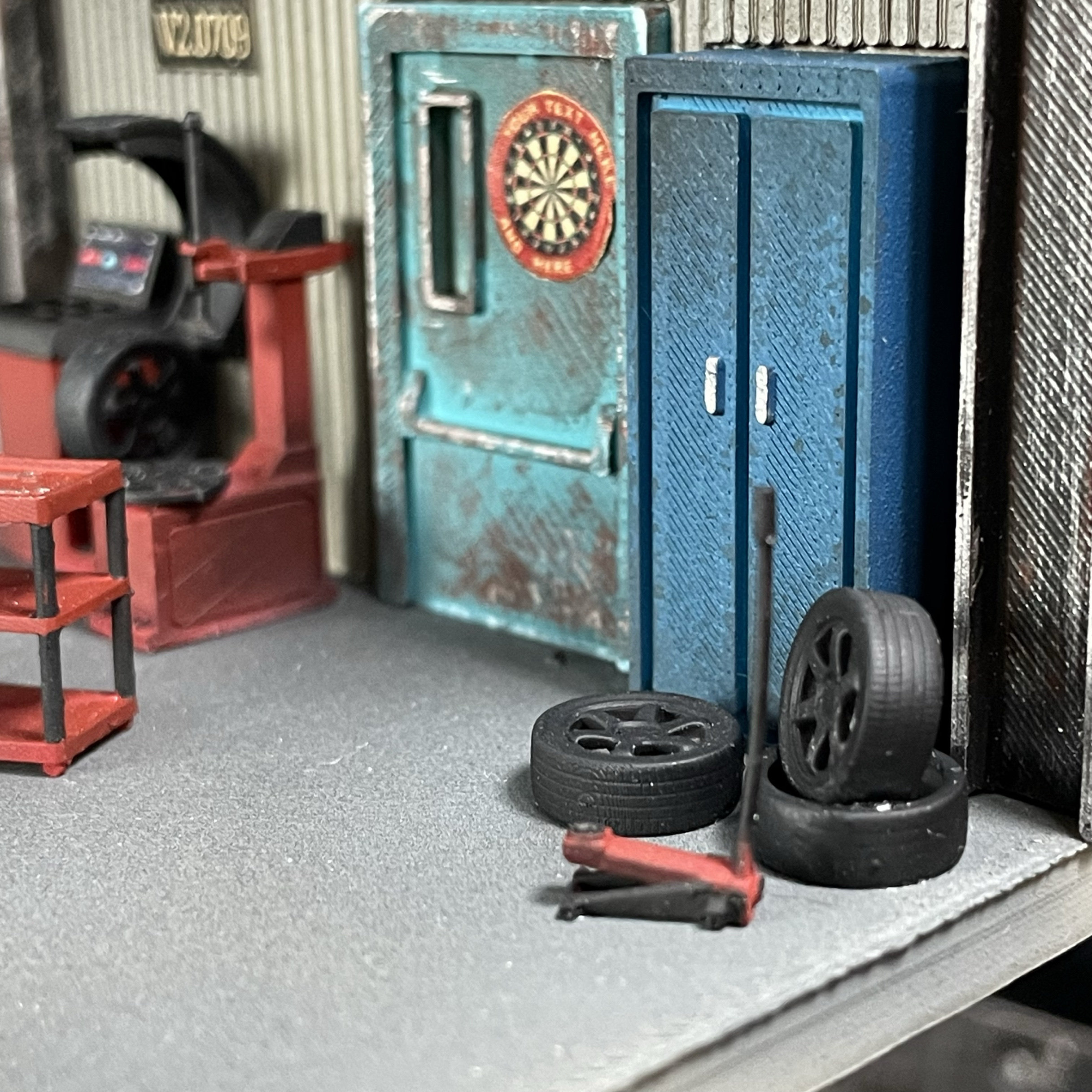 1/64 Diorama Garage Factory Maintenance Building Model Repair Tool