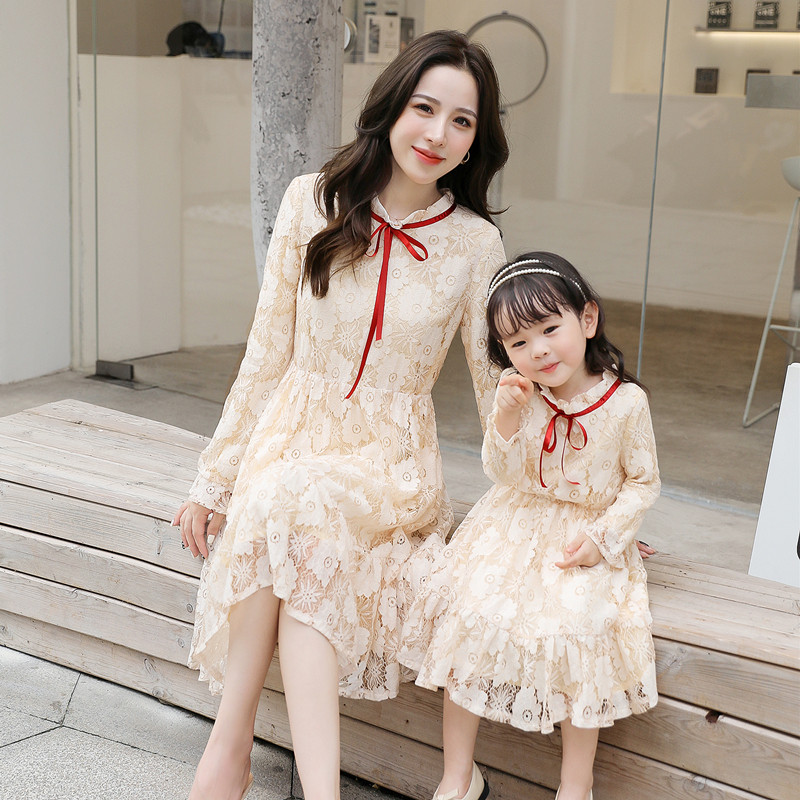 High-end pro-sub-dress lace dress foreign spring autumn clothing 2022 new net red mother woman dress with long sleeve Korean version