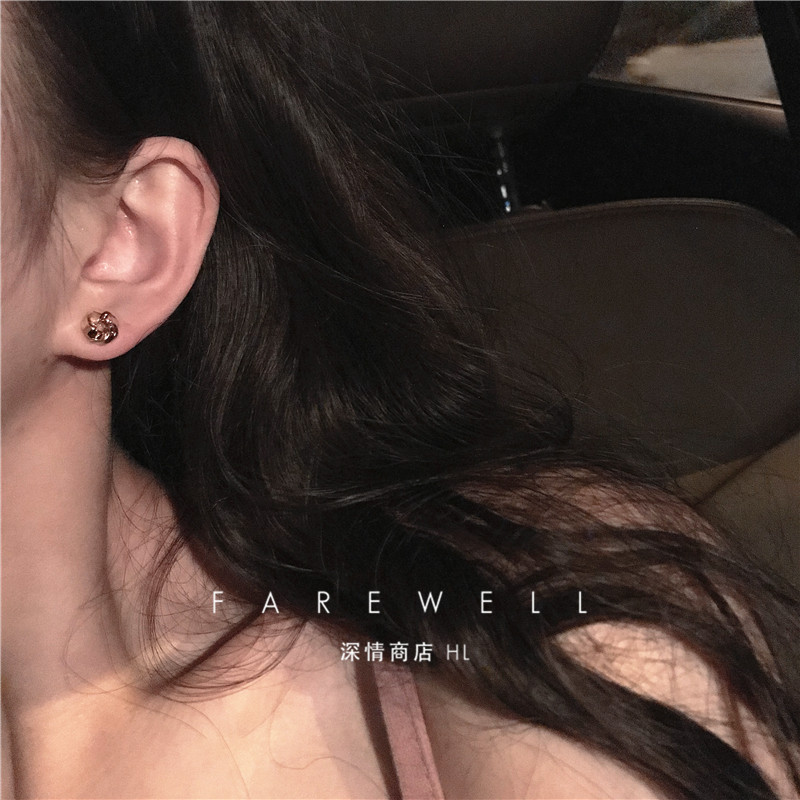 High-quality earrings French elegant sterling silver earrings simple cold wind girl heart ins small sleep without picking