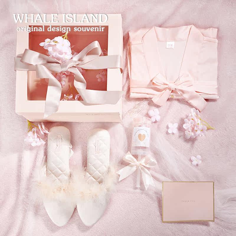 ins wind box hand gift Female companion heart gift box Sister group morning robe Ice silk nightgown set Model gift