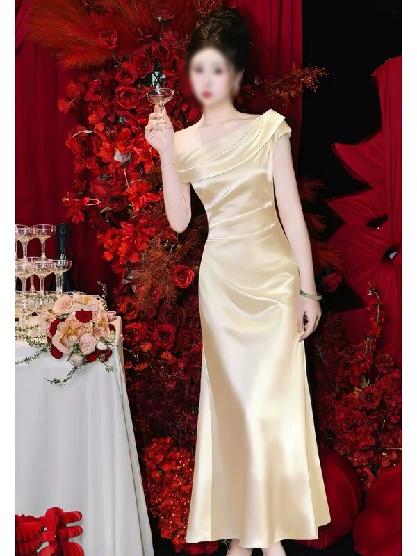 One-Shoulder French-Style Hostess Dress with a Slanted Shoulder, White Dress for Birthday, Annual Meeting, Engagement, Slim-Fitting Waist-Cinching Little White Dress