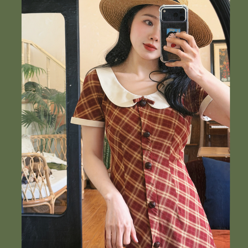 Windsor Castle 2026 Summer French Retro Style Waist-Slimming Dress for Women with Unique Design