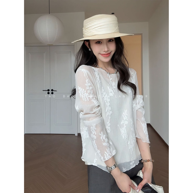 Mama Zai [Clouds and Fog] Fashionable and Elegant Lace Long-Sleeve T-Shirt with Hollow-Out Design as a Base Layer