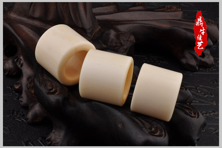 Màu cơ bản tự nhiên không bị bỏ qua xương yak Tây Tạng và ngón tay to nhẫn nhẫn Lạc đà xương kéo ngón tay nam nhẫn vàng