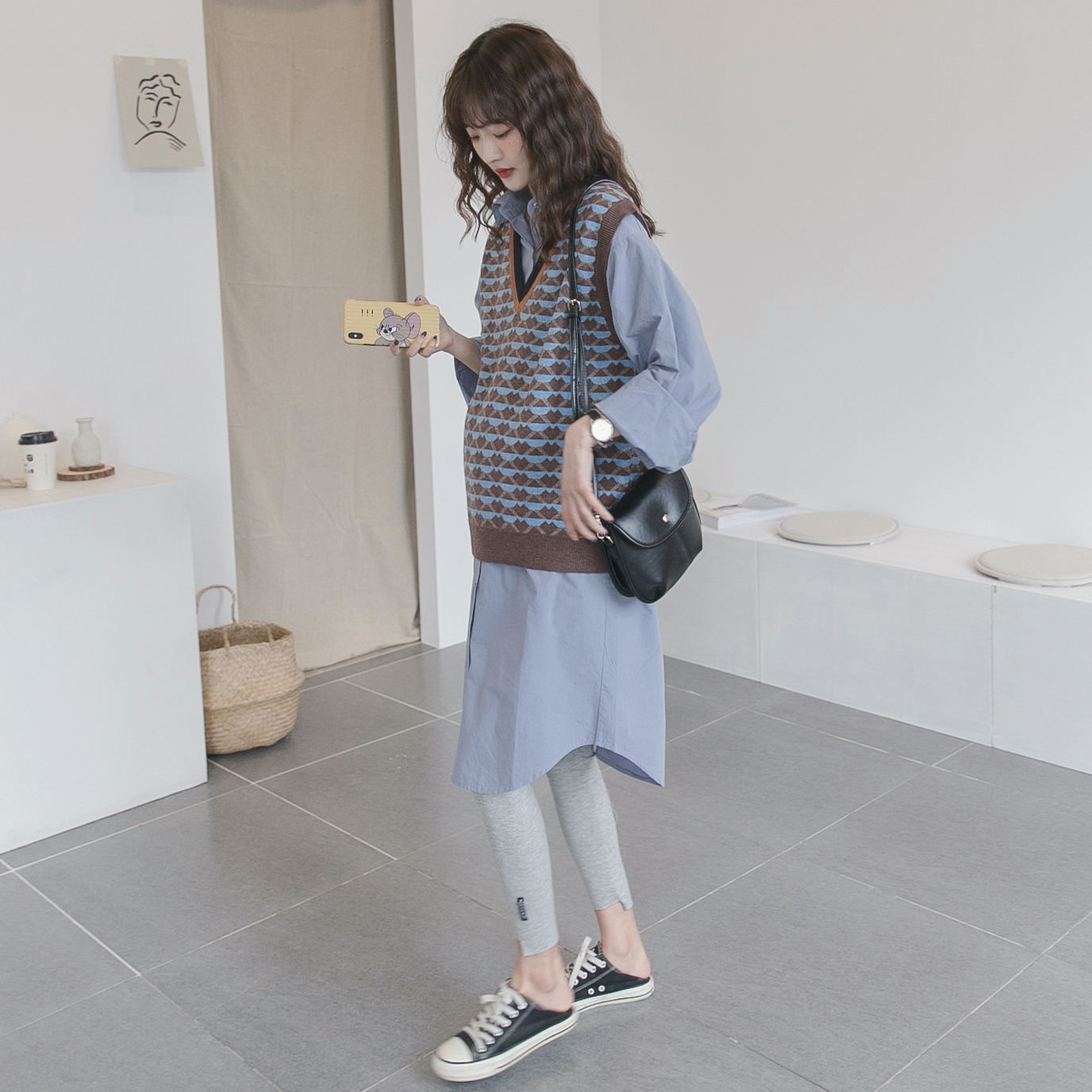 Maternity autumn suit Korean version shirt skirt size knitted vest jacket two-piece set hot mom fashion model
