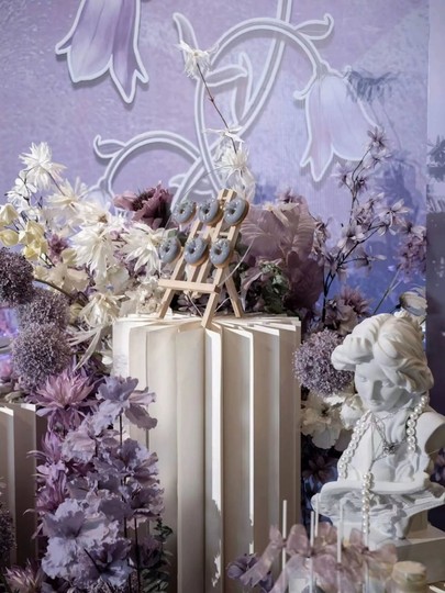 Lila simulierte gefälschte Blumenhochzeit einzelnes Blumenmaterial Hochzeitsszene Straßenführer Blumenarrangement Hochzeitssaal Deckendekoration Seidenblume