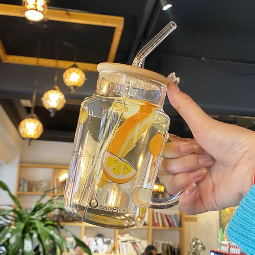 Стакан с высокой стоимостью фруктовых стаканов соломой с деревянной крышкой