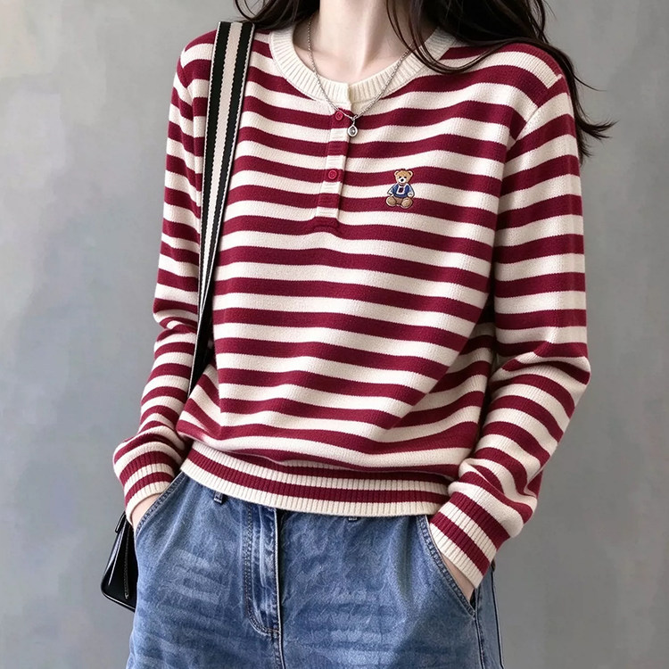 Japanese-Style Red Striped Crew Neck Knit Sweater for Women, 2026 Autumn, Bear Embroidery, Loose Fit, Age-Reducing, Versatile Pullover Top