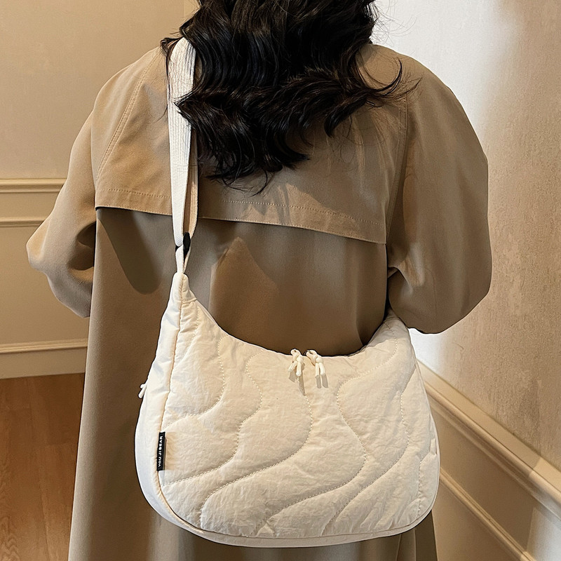 Quilted Crossbody Bag for Women, Large Capacity, Quilted Embroidery, Fashionable Commuter Shoulder Dumpling Bag for College Students Quilted Crossbody Bag for Women, Large Capacity, Quilted Embroidery, Fashionable Commuter Shoulder Dumpling Bag for College Students