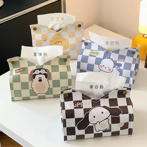 Симпатичная бумажная коробка на рабочем столе мебеть пирамида