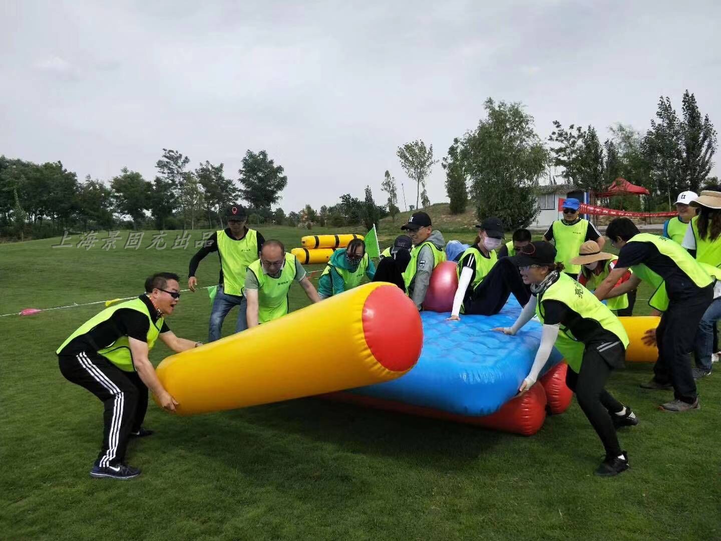 Fun sports games props Inflatable wheels rolling Outdoor development Team building equipment Roman Chariot Bridge repair paving