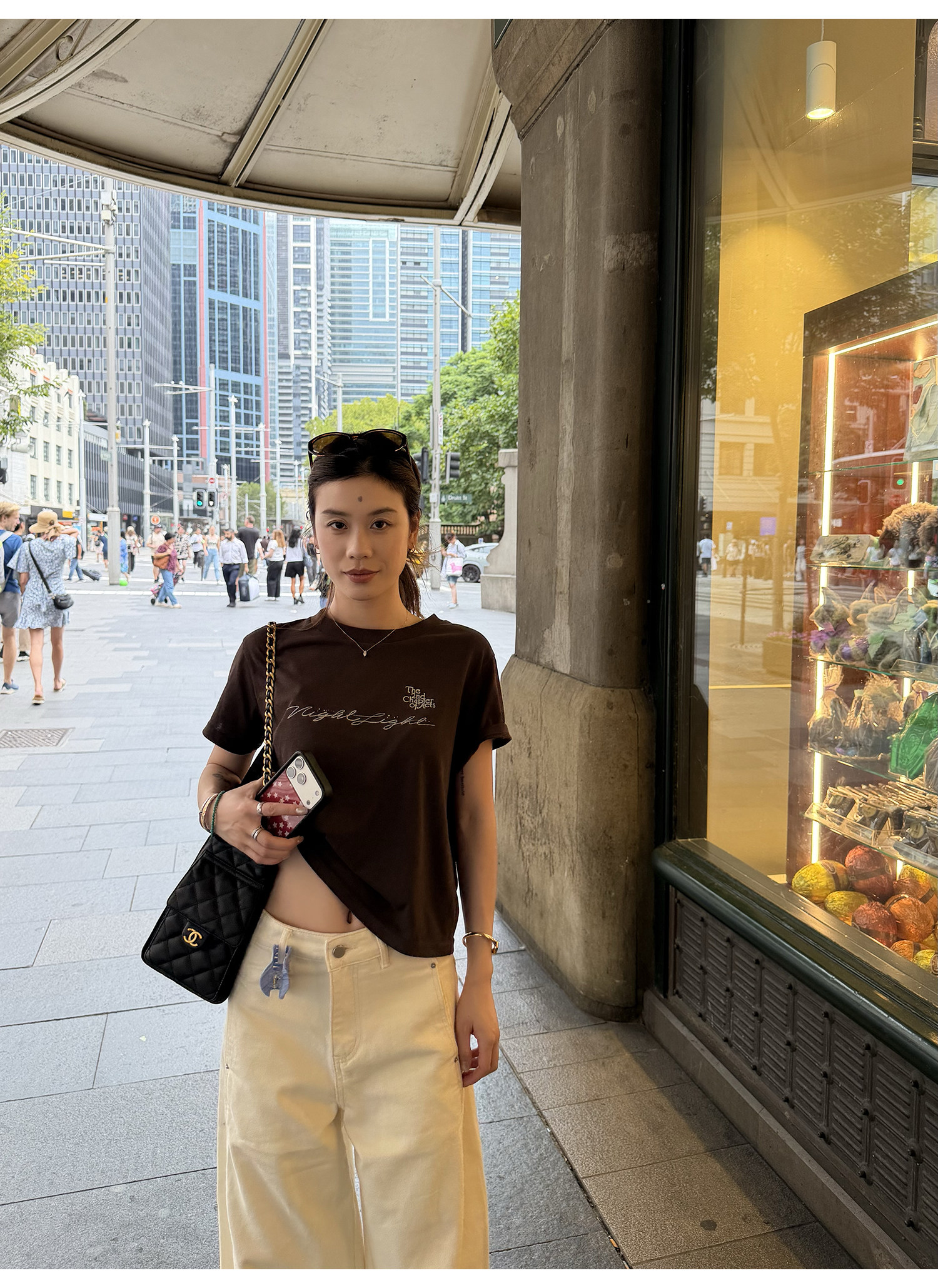 LelyMooch хлопково-льняная футболка с коротким рукавом кофейного цвета с художественным принтом и серебряными буквами