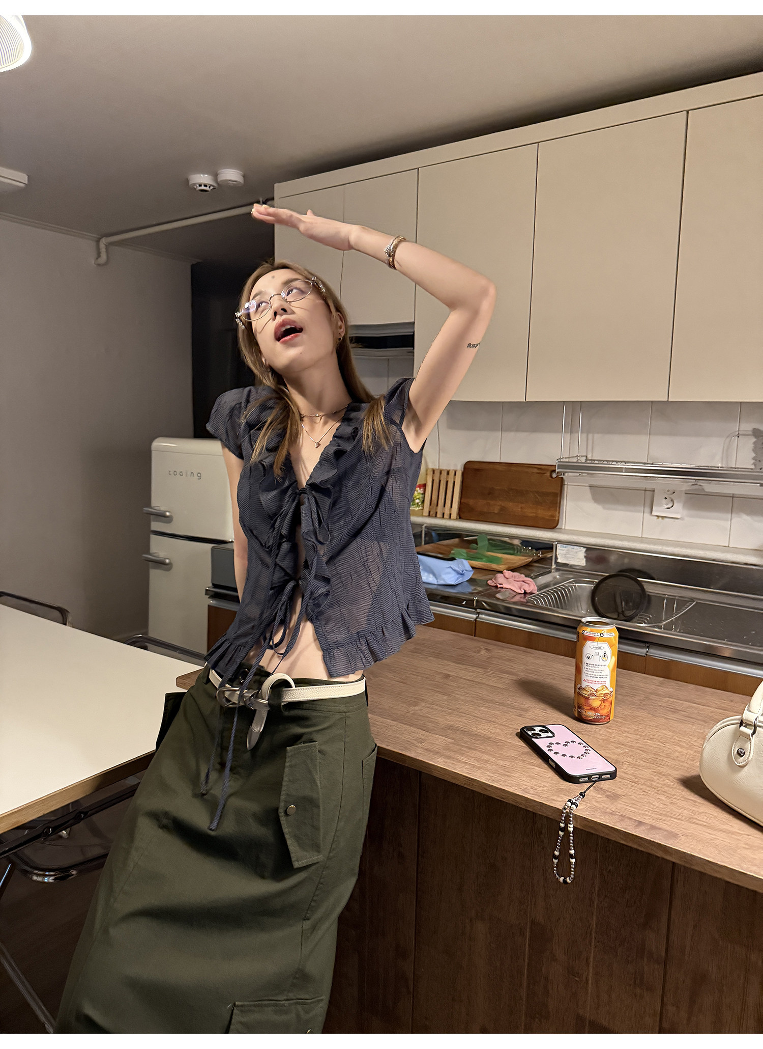 Рубашка с коротким рукавом с охлаждающим эффектом и помятым дизайном, серо-синяя клетчатая блузка, женская летняя одежда 2025