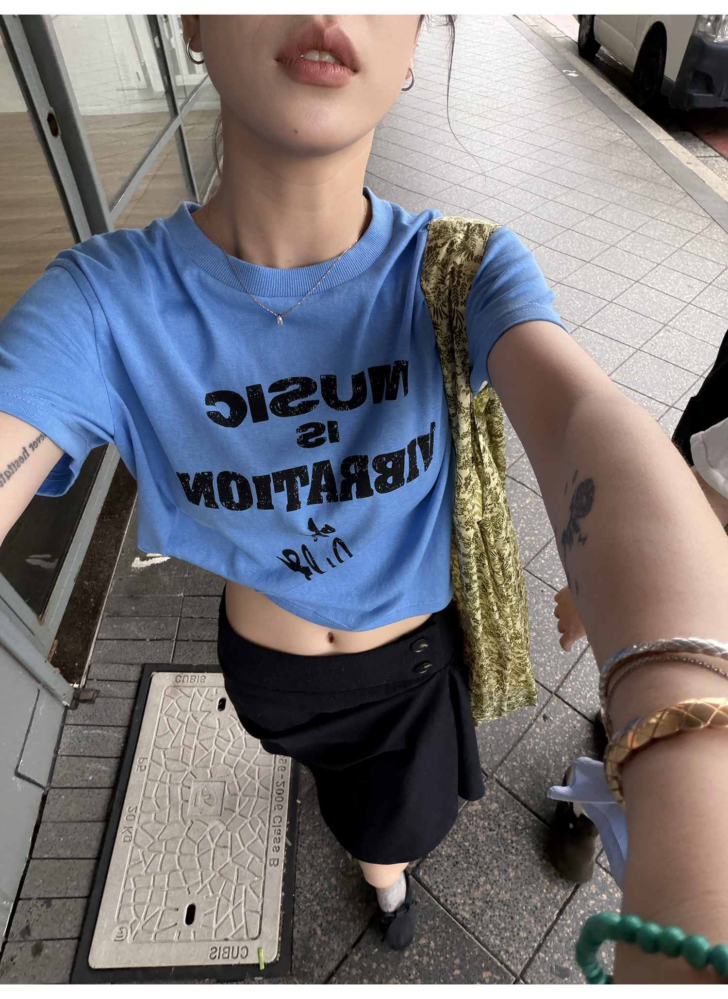 LelyMooch футболка с коротким рукавом из хлопково-льняной смеси с цифровой печатью и винтажным принтом букв