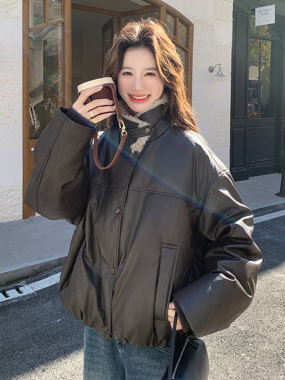 Cool and Stylish Pu Leather down Jacket for Women, 2025 Winter New Retro High-End Style with Lamb Wool Collar, 90% White Duck down Coat