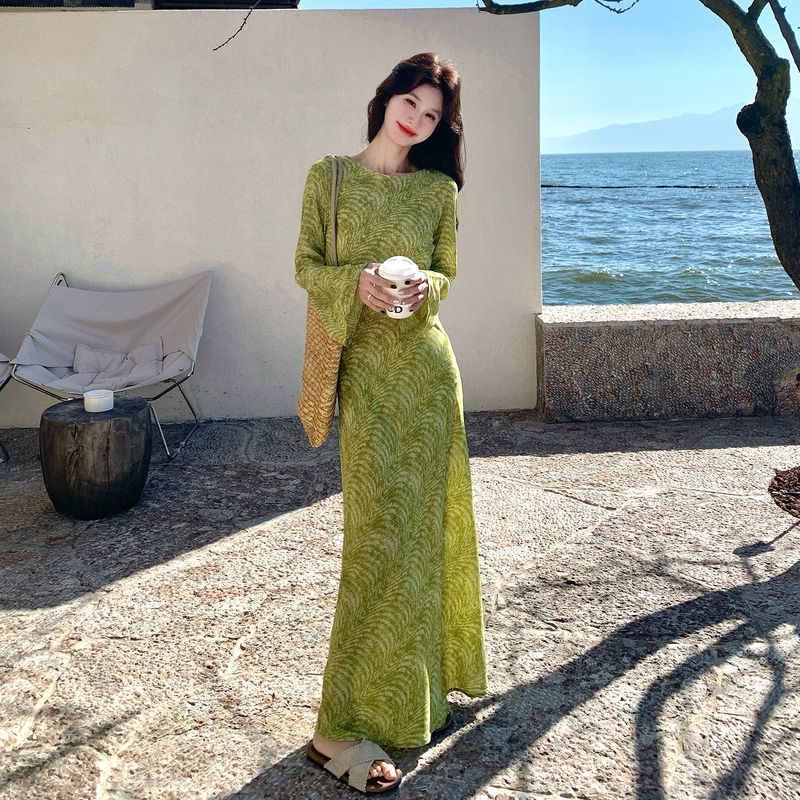 Green Printed Long-Sleeved Dress for Women, Slim Fit, 2026 Spring New Style, Holiday Style Slimming Long Dress, Elegant Dress