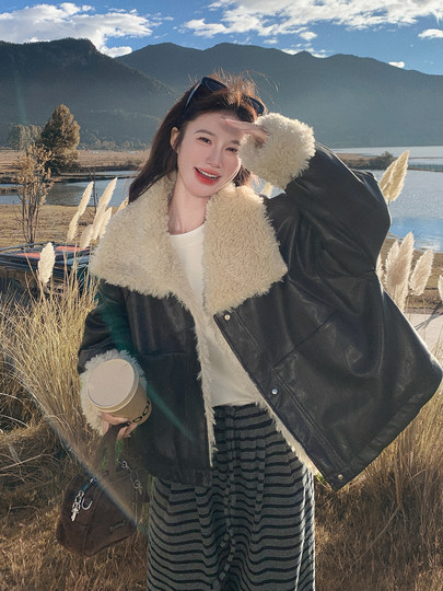 Designer-Style Lamb Wool Coat for Women, Winter 2025 New Korean Style, Fleece-Lined and Thickened Faux Fur Integrated Cotton Jacket