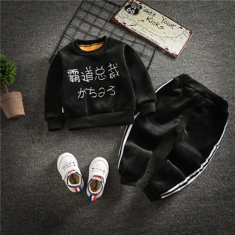 Bộ đồ mùa đông cho bé 2 bộ đồ thể thao nhung vàng Cậu bé 1-2-5 tuổi cộng với áo len nhung dày mùa đông 3 bộ quần áo trẻ em shop quần áo trẻ em đẹp