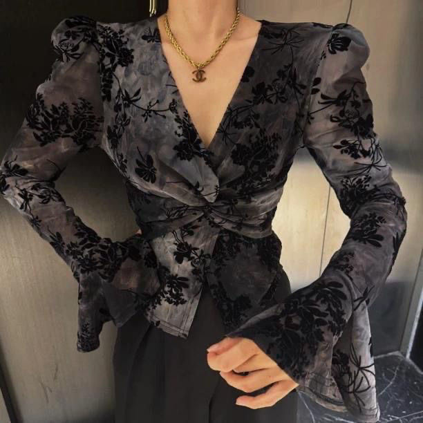 Retro Hong Kong Style Jacquard Embroidered Twist Shirt for Women, Spring and Autum New Style, Asymmetrical Bell Sleeves, Long-Sleeved Shirt Top