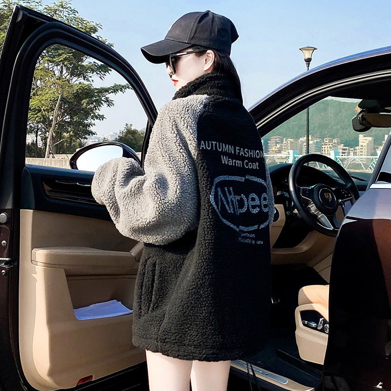 2021 new autumn and winter sweater women's design sense niche casual loose plus velvet thickened lamb wool cardigan sweater