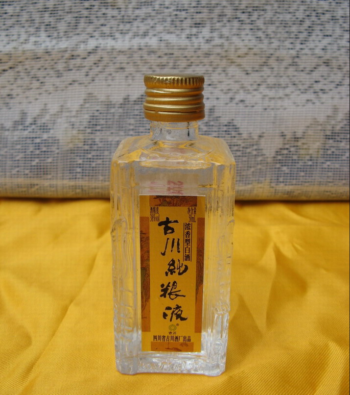 Small wine version collection Guchuan Distillery 2010 Guchuan Pure Grain Liquid 50ml 38 degrees from two bottles