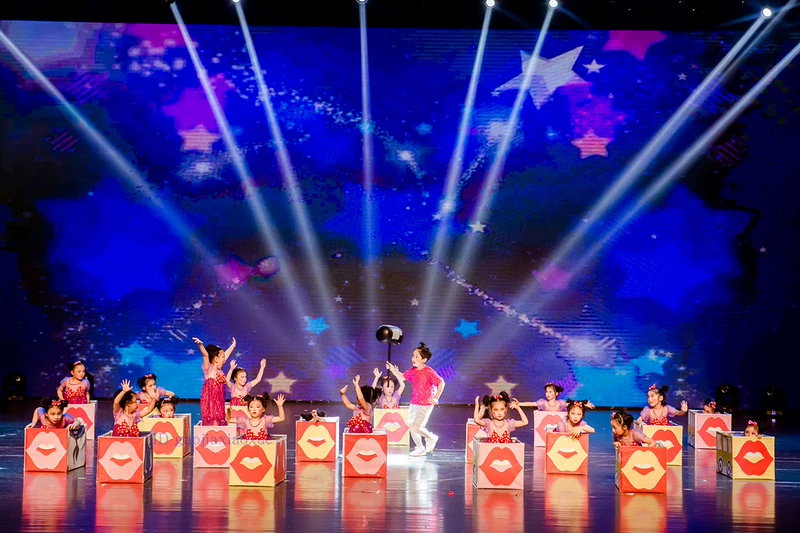 Ước mơ trong hộp phong cách Xiaohe sáu tầng Trang phục váy Tutu nhảy múa hiện đại cho trẻ em