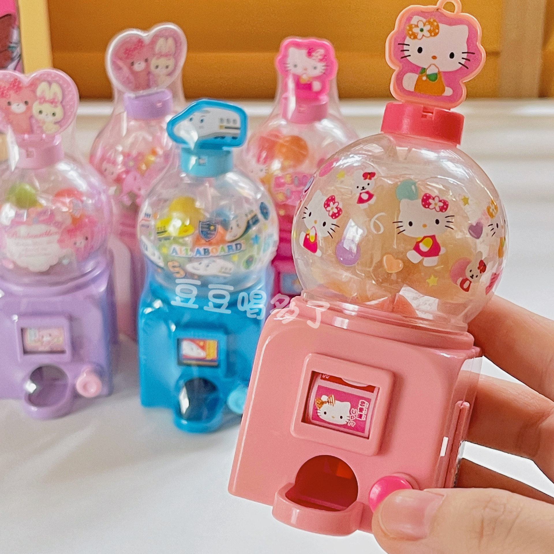 现货日本三丽鸥hellokitty兔子扭糖机老虎机糖果机口香糖食玩零食-淘宝网