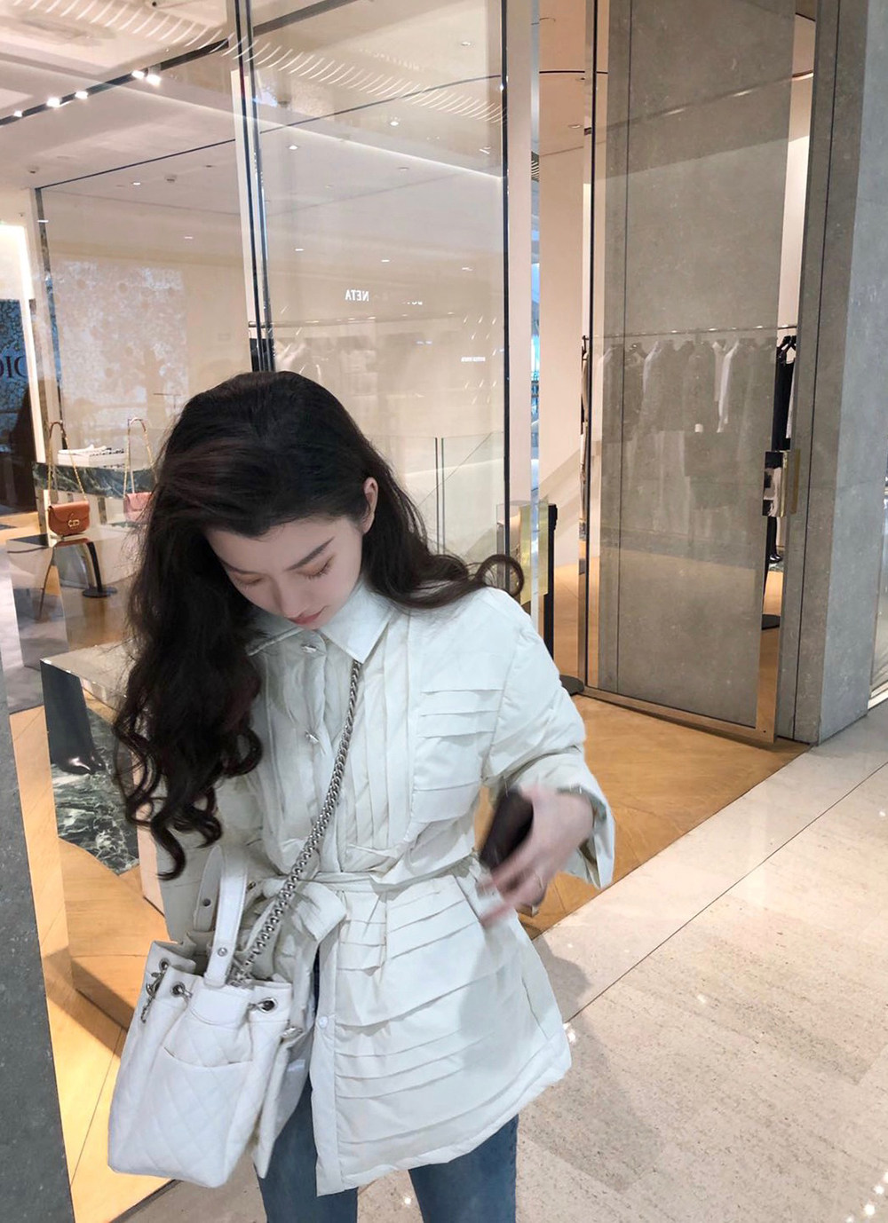 The handled white down clothes woman short and thin new white duck suede fashion collection waist and body jacket