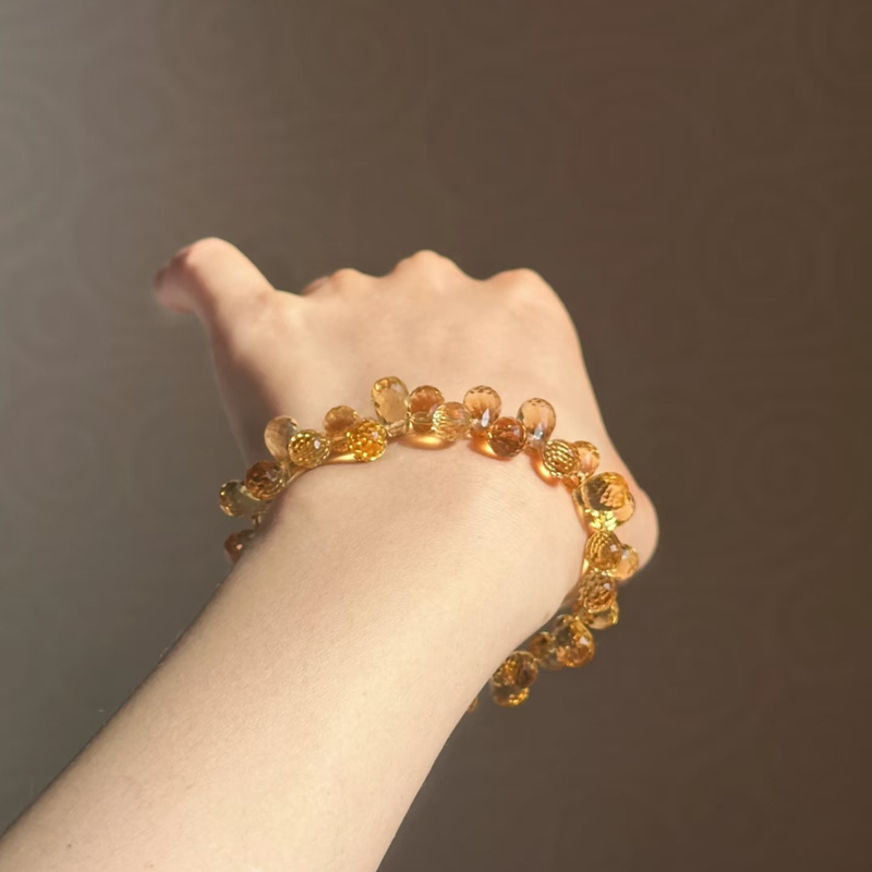 Synthetic Yellow Citrine Water Drop-Shaped Crystal Bracelet for Wealth and Prosperity, a Gift for Best Friends, Light Luxury Style Synthetic Yellow Citrine Water Drop-Shaped Crystal Bracelet for Wealth and Prosperity, a Gift for Best Friends, Light Luxury Style