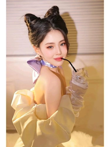 Платье, реквизит для фотографии, открытые плечи