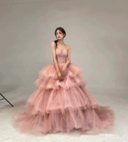 2022 Французская фотостудия фотографирует тему легкое свадебное платье для влюбленной пары Уличная стрельба фото цвет Марлевая трубка хвост розовый