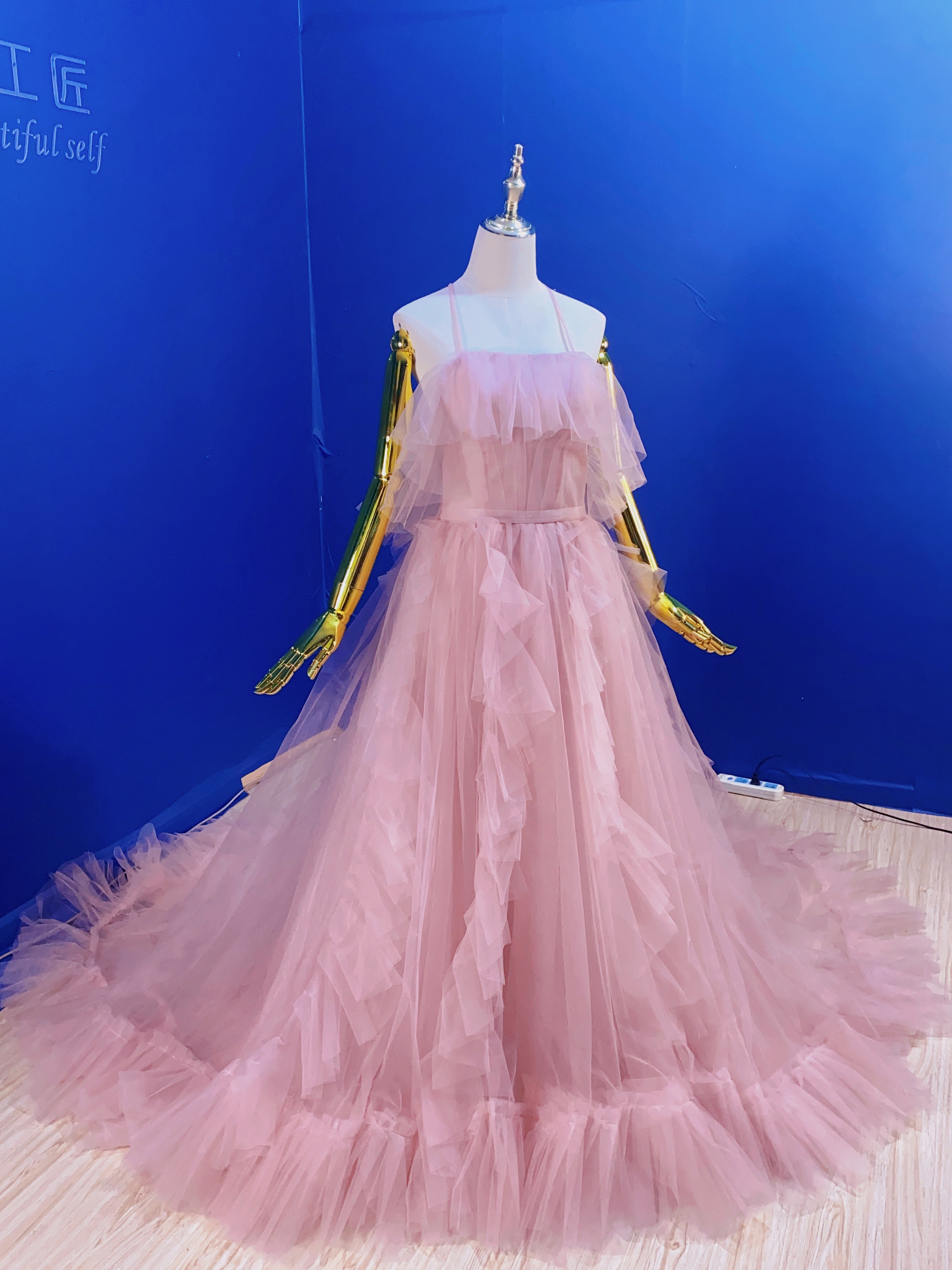 Clothing suitable for photo sessions, wedding dress for beloved, city style