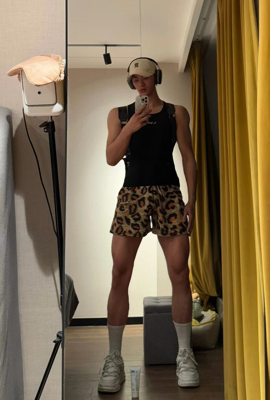 Summer New Leopard Print Shorts Men's Sports Shorts Basketball Mesh American Retro Quarter-Length Shorts Loose Casual Versatile Trendy Summer New Leopard Print Shorts Men's Sports Shorts Basketball Mesh American Retro Quarter-Length Shorts Loose Casual Versatile Trendy