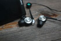 Second hand original suit Sony Sony MDR-EX500SL in ear style listening to headphone female sound instrument hifi collection