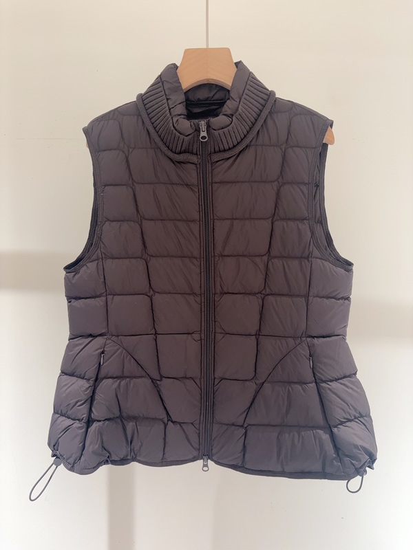 2026 New Model 90% Duck down Warm down Vest Sleeveless Short Women's Stand Collar Vest 66903 an