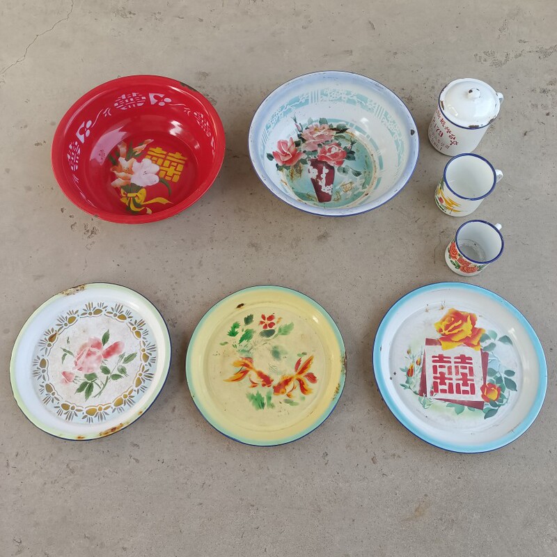 Enamel Pots, Jars, Plates from the 1970S, 1980S, and 1990S, Retro Nostalgic Old Objects, Film and Television Photography Props, Exhibition Decorations