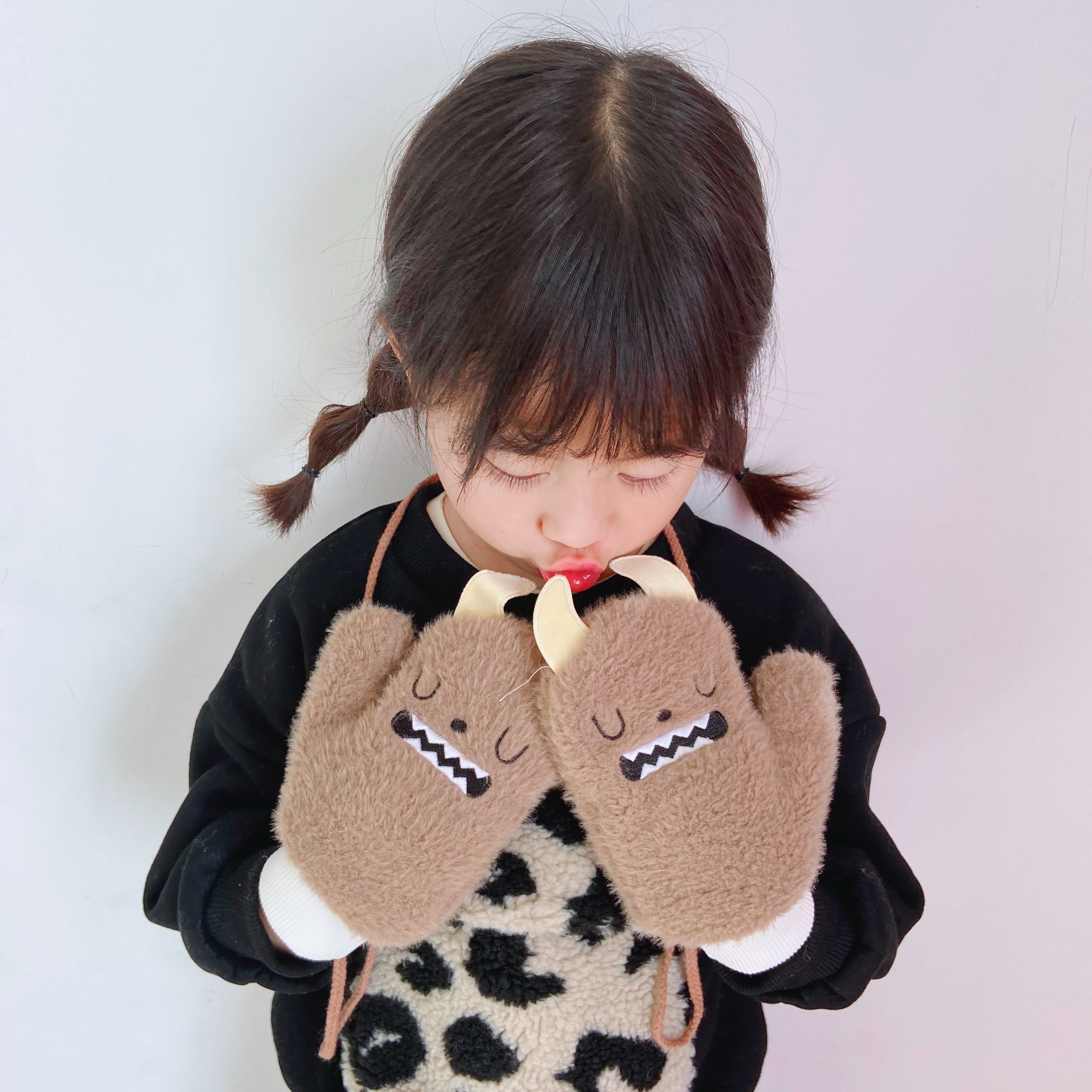 Children's gloves winter 3-5-7 years old baby warm finger hanging neck winter double layer fleece children boys and girls 4 years old