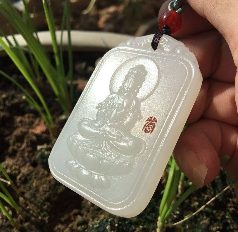 Follow and Tian Yuyu Guanyin necklace pendant lotus Bodhisattva green card Carbonate Quality Emerald Color Natural Lettering