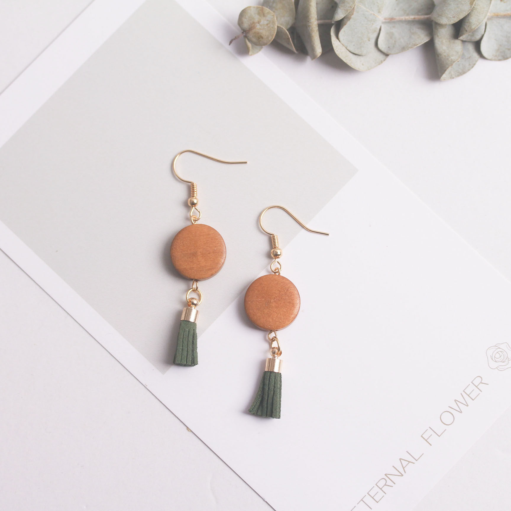 Temperament retro wooden dark green tassel earrings female s925 sterling silver hypoallergenic Korean fashion all-match no-hole ear clips