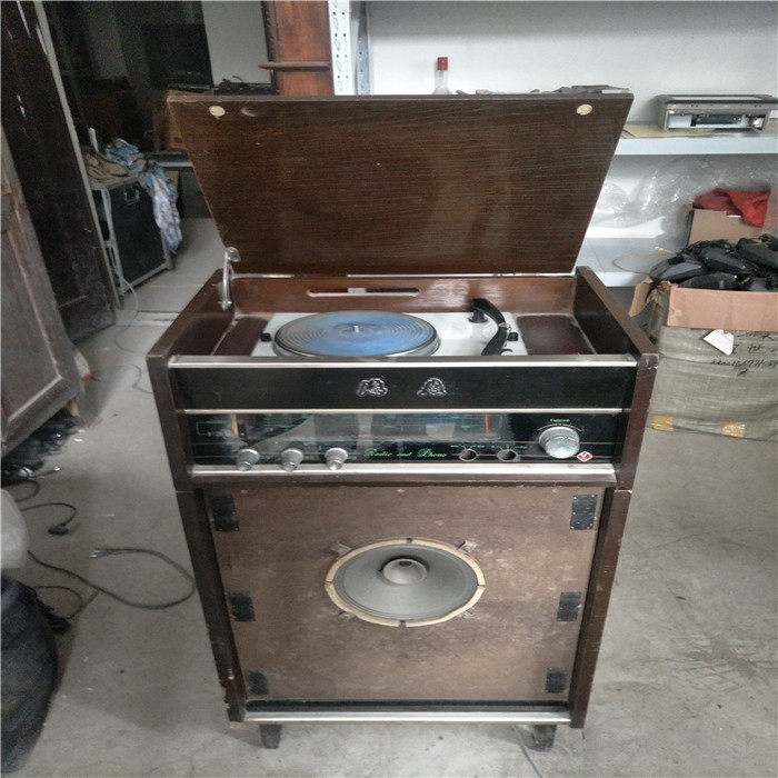 (70 new) Old objects Haiyan Flying Saucer Z901 Type Radio Can Be Made Ancient Play Collection Decoration Display