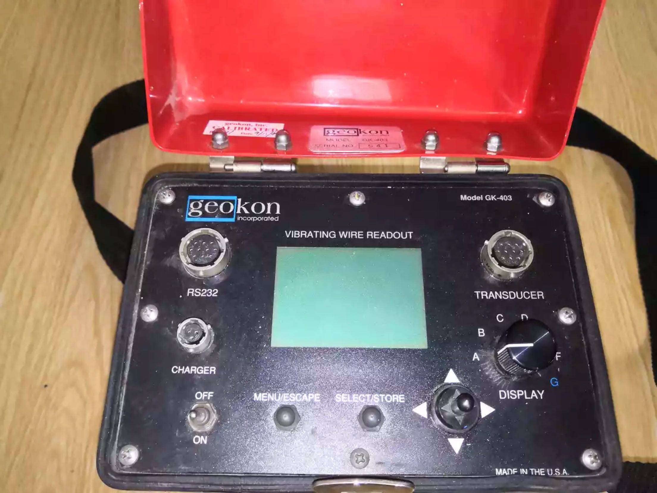 Vibrating wire sensor reader model: GK-403 The color is as shown in the picture, only one is for sale