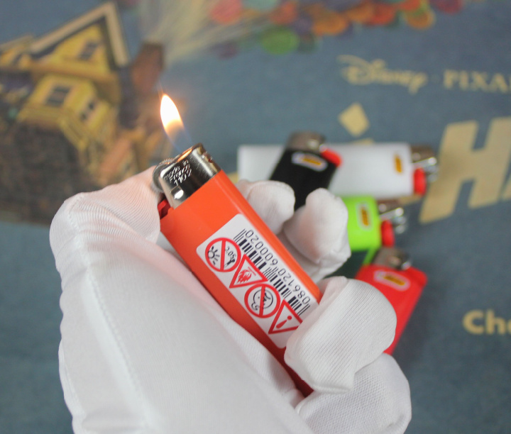 Pháp nhập khẩu BIC bic light Creative dùng một lần bánh xe nhẹ j5 mini nhẹ hơn - Bật lửa bật lửa zorro