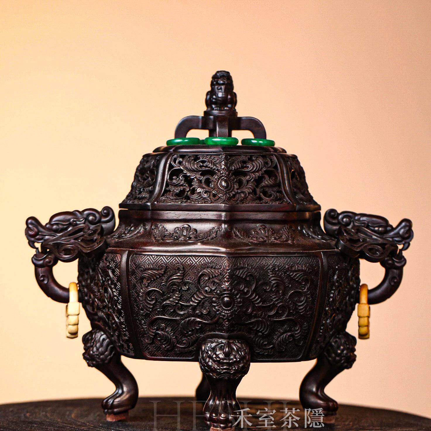 紅酸枝二重透彫り紅木盤香炉 香盒 薫香炉 沈香 檀香 工芸品 美術品 置物 红玉x血檀| 香炉多种材质配搭，顶盖透镂空明有致，红玉形姿优美