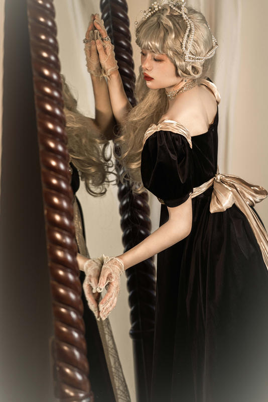 [in Stock] Yulidiqidi Zhengzhong (Imperial Style) Lolita Original Vintage Velvet Short-Sleeve Square Neck Dress