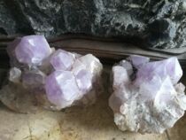 Natural Amethyst Crystalline Raw Stone Pendulum Pieces Chite Ornamental Stone Mineral Crystal Lysos Crystal Garnet Crystal Pomegranate