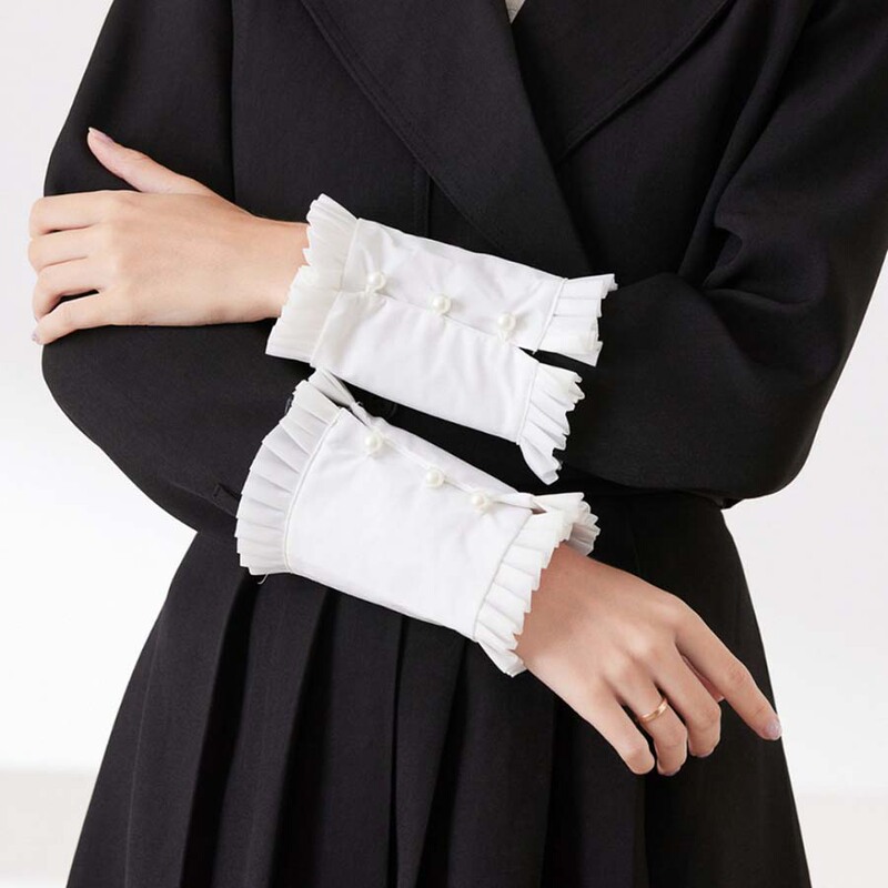 Lolita Fake Sleeves for Women with Pearl Button Decoration, Pleated Edge Fake Cuffs, Lace Wrist Covers, Versatile for Sweaters and Hoodies